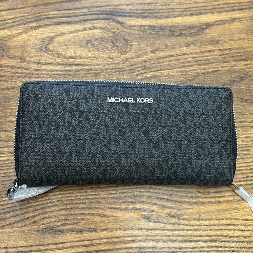 Michael Kors Jet Set Travel Wallet